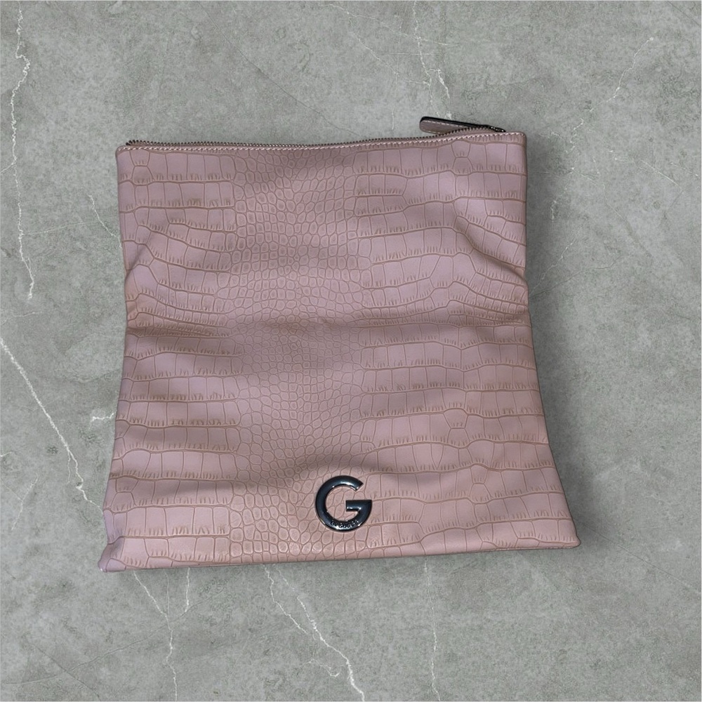 NWT Guess Arlington Clutch Envelope ~ inside zipper pocket ~ phone pocket - Picture 2 of 5